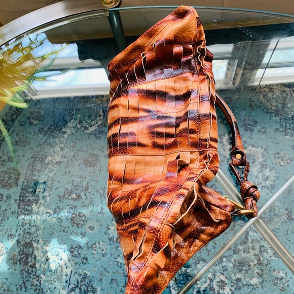 ✨Steven By Steve Madden✨ Caramel & Brown Leather Textured Shoulder Bag - Picture 6 of 15